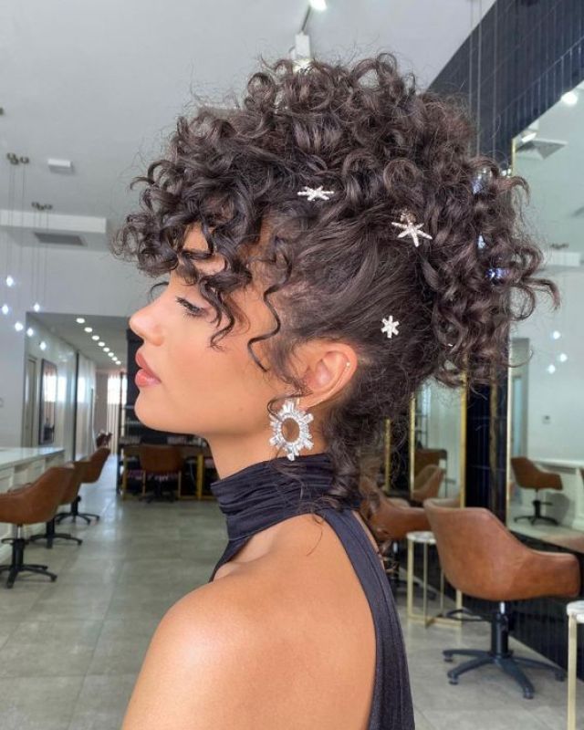 penteados formatura cabelo curto cacheado