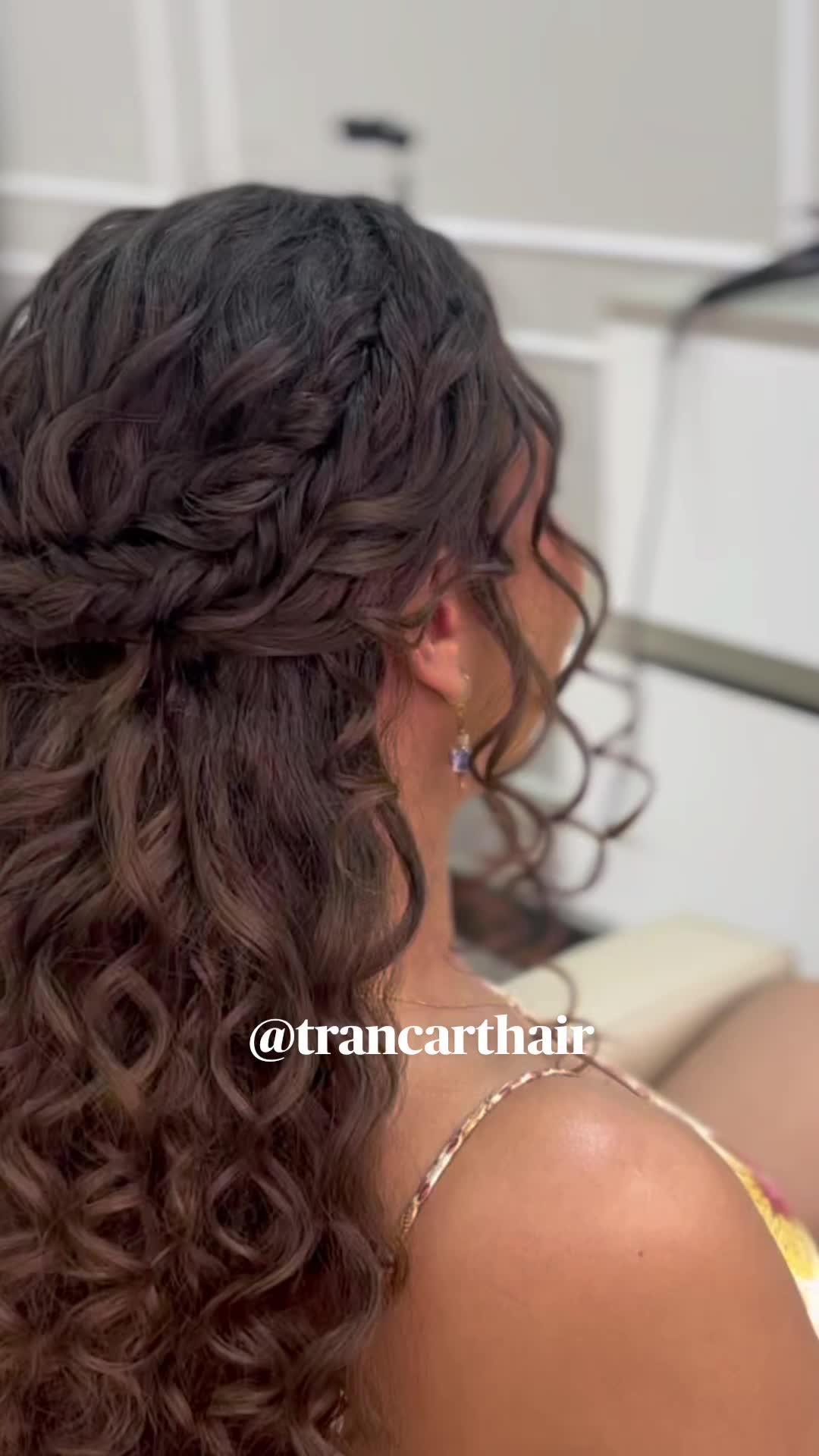 penteados para cabelo cacheado coque