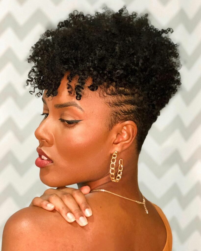 penteados para cabelo crespo curto com trança