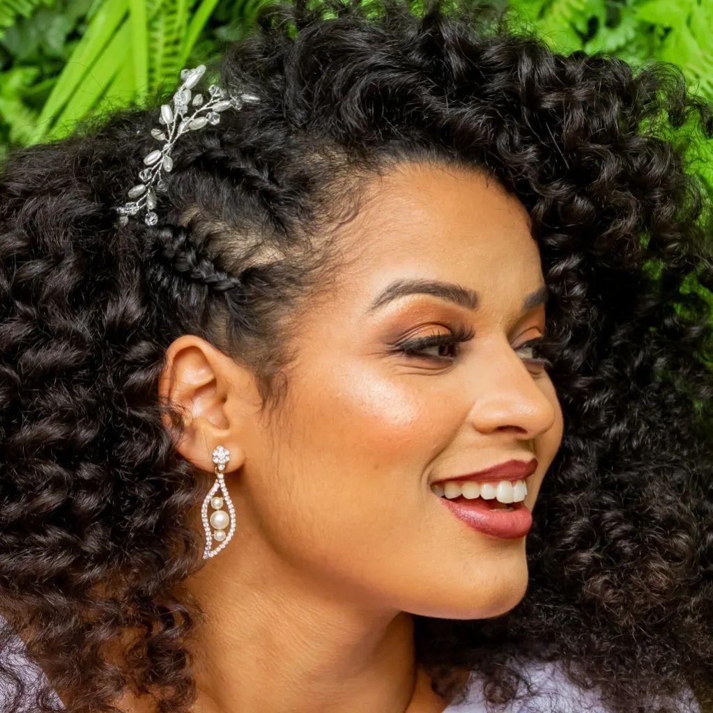 penteado cachos naturais casamento