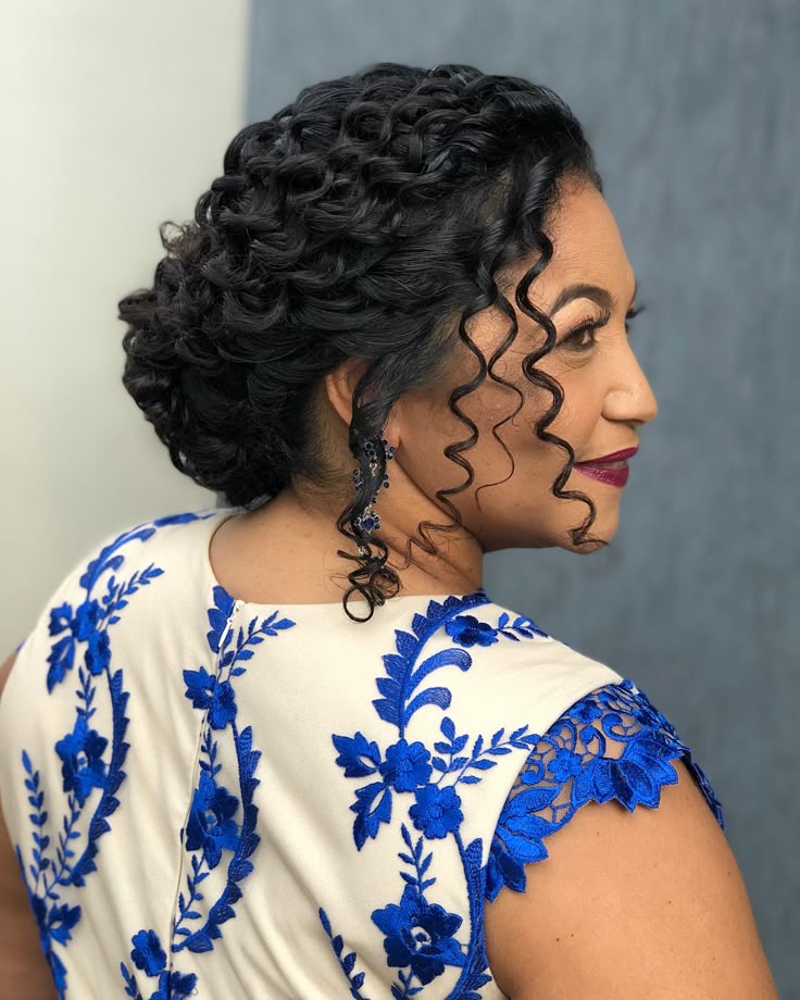 penteado criativo cabelo cacheado