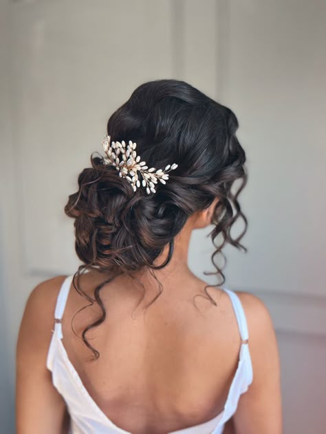 como arrumar cabelo cacheado para festa