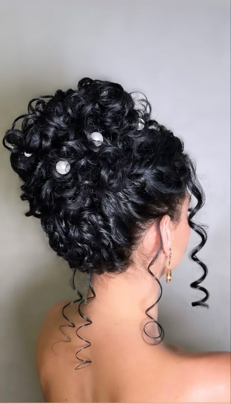 penteados para cabelo cacheado na formatura