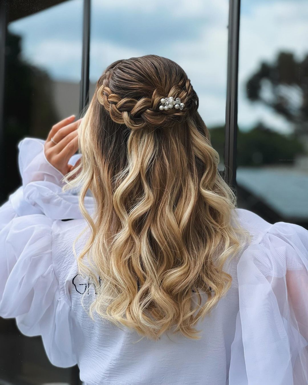 penteados para madrinha cabelo cacheado