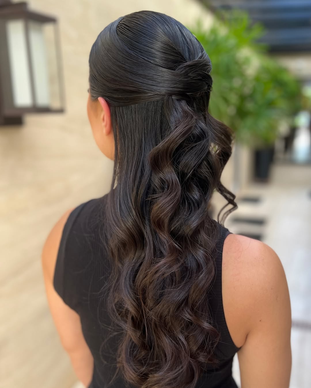 penteados para madrinha cabelo cacheado