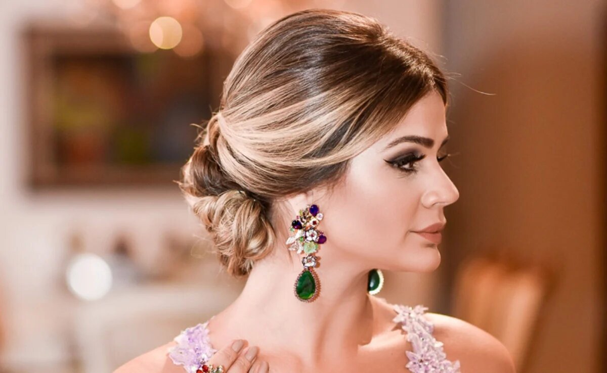 penteados para madrinha com vestido longo
