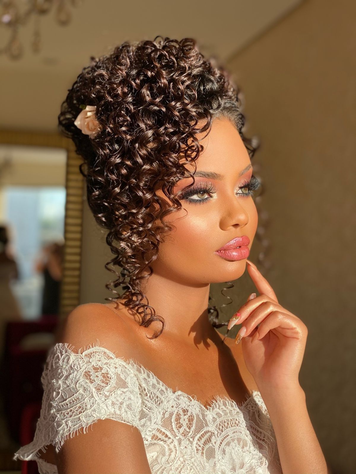 penteados noiva cabelo curto com flores