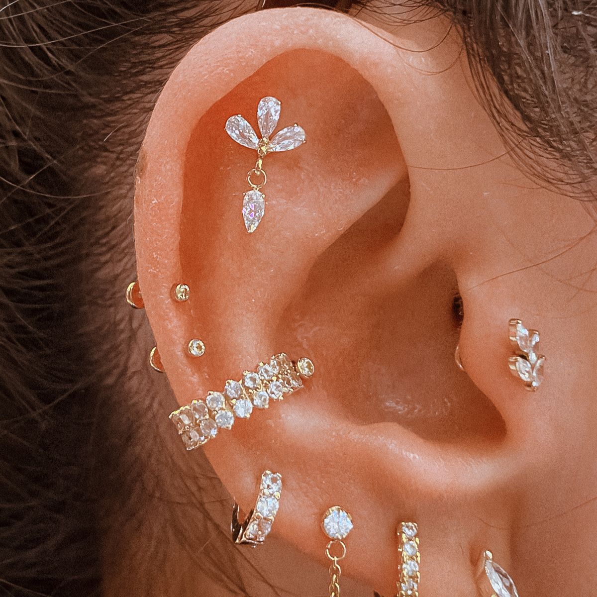 piercing orelha combina com estilo romântico