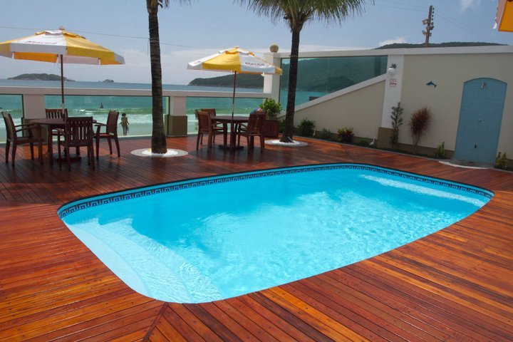 deck para piscina de fibra