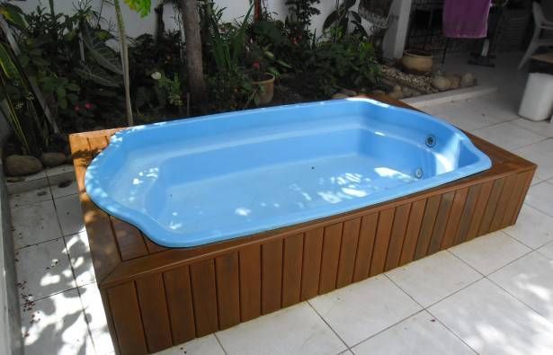 piscina de fibra enterrada com deck