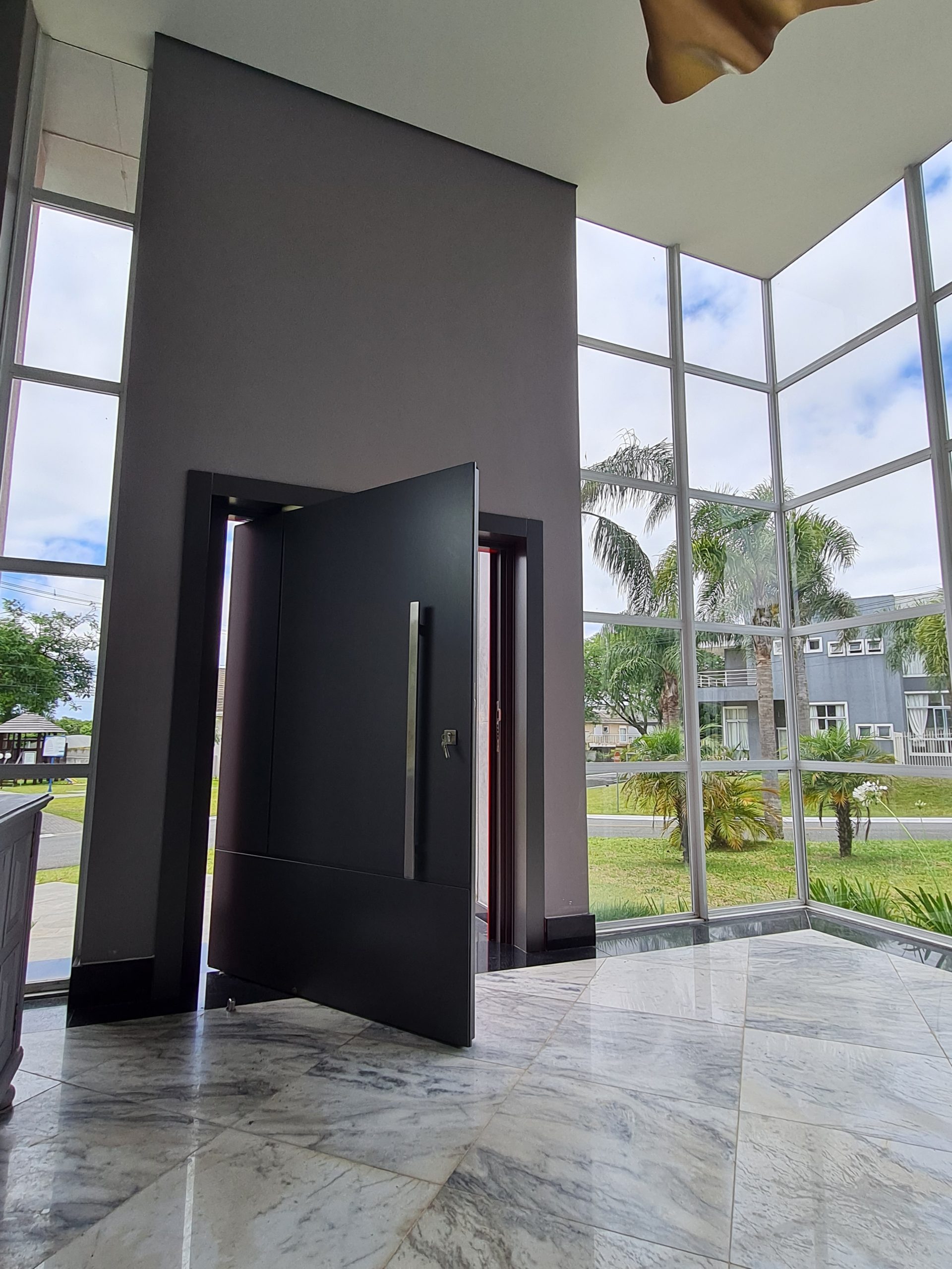 Portas de alumínio composto