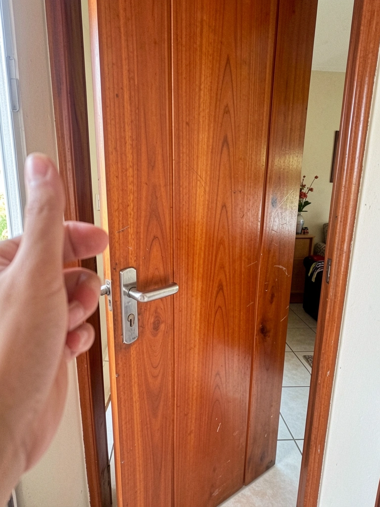 Logotipos das marcas Multidoor, JR Portas, Vondom e Portobello dispostos em sequência sobre fundo claro.