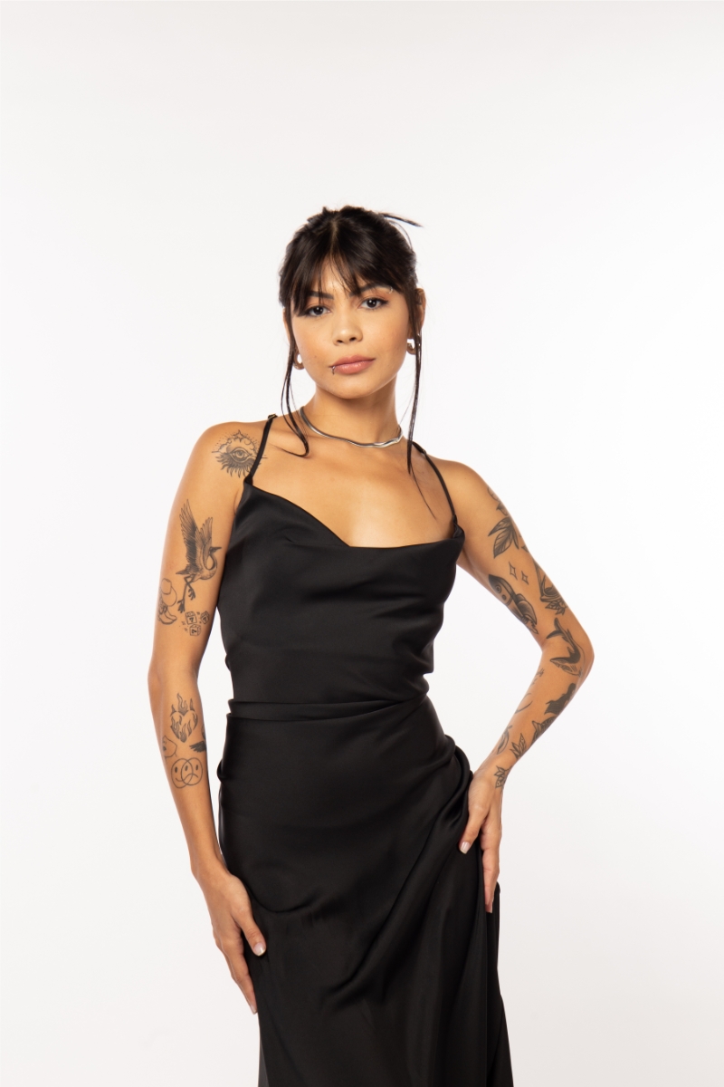 vestido longo com fenda