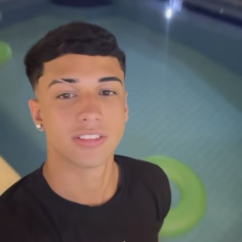 risco na sobrancelha tatuado