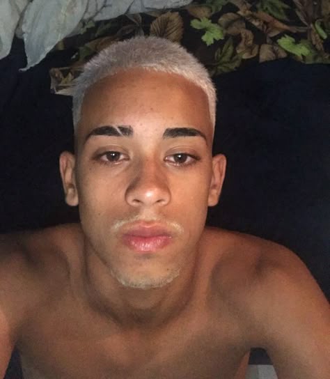risco na sobrancelha tatuado