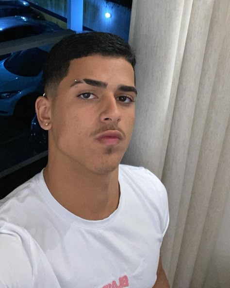 desenho na sobrancelha