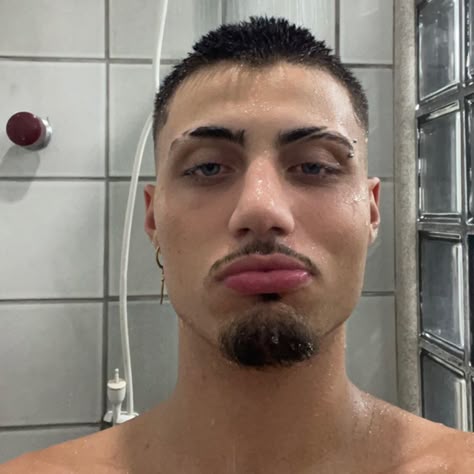 desenho na sobrancelha
