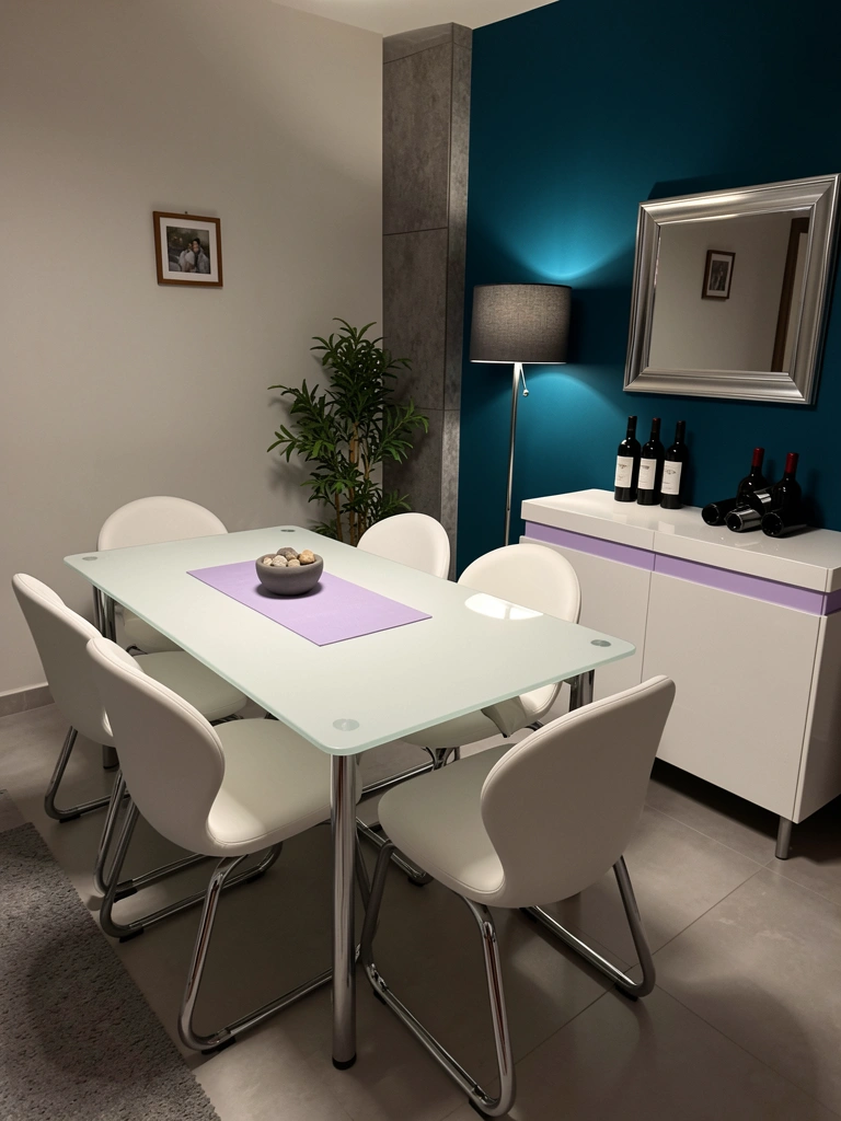 Sala de jantar com mesa de madeira clara e cadeiras de design orgânico, iluminação indireta em tons quentes.