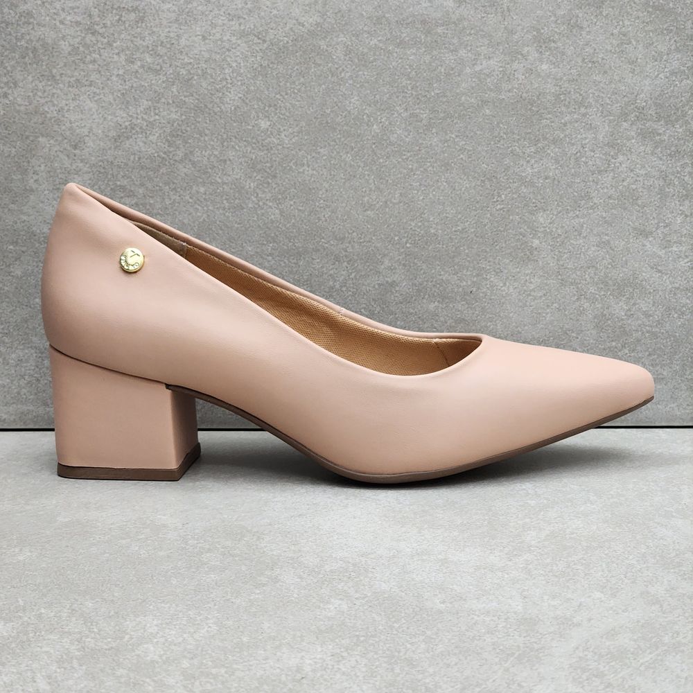 scarpin bico fino salto bloco