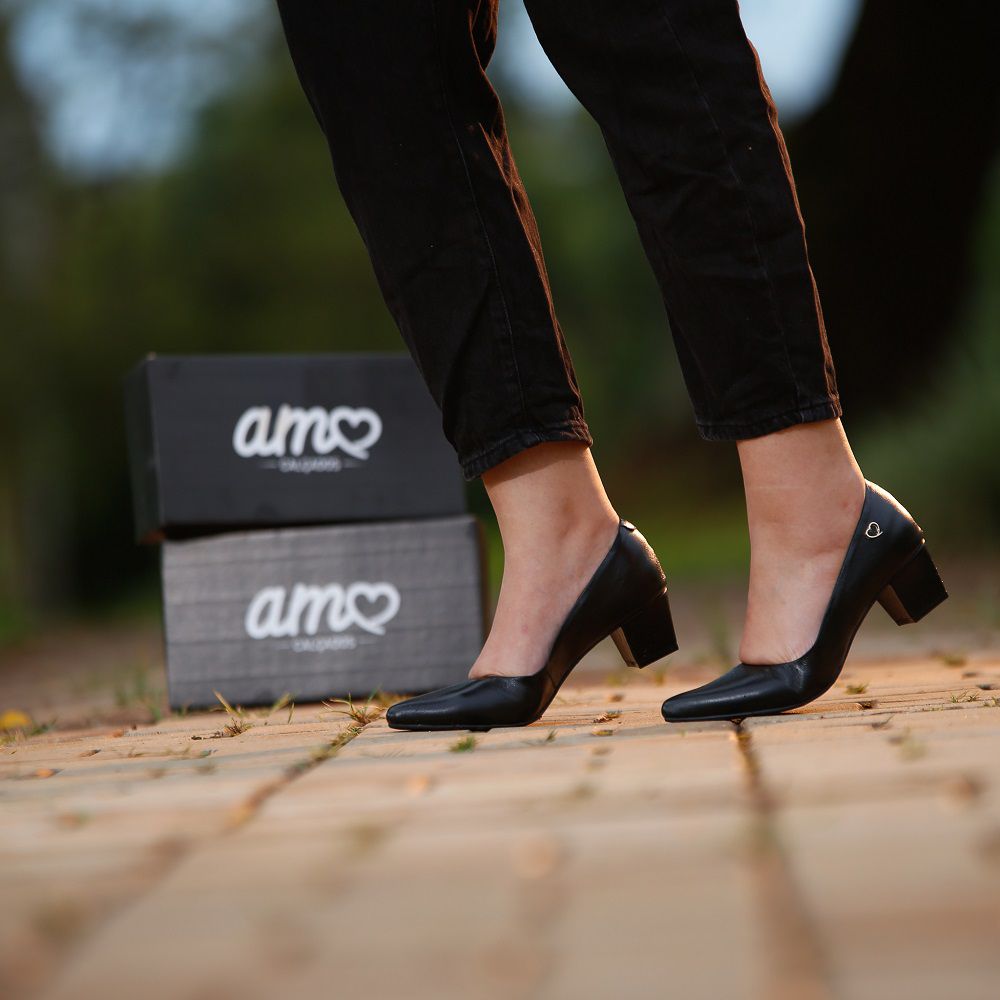 scarpin elegante salto baixo bloco