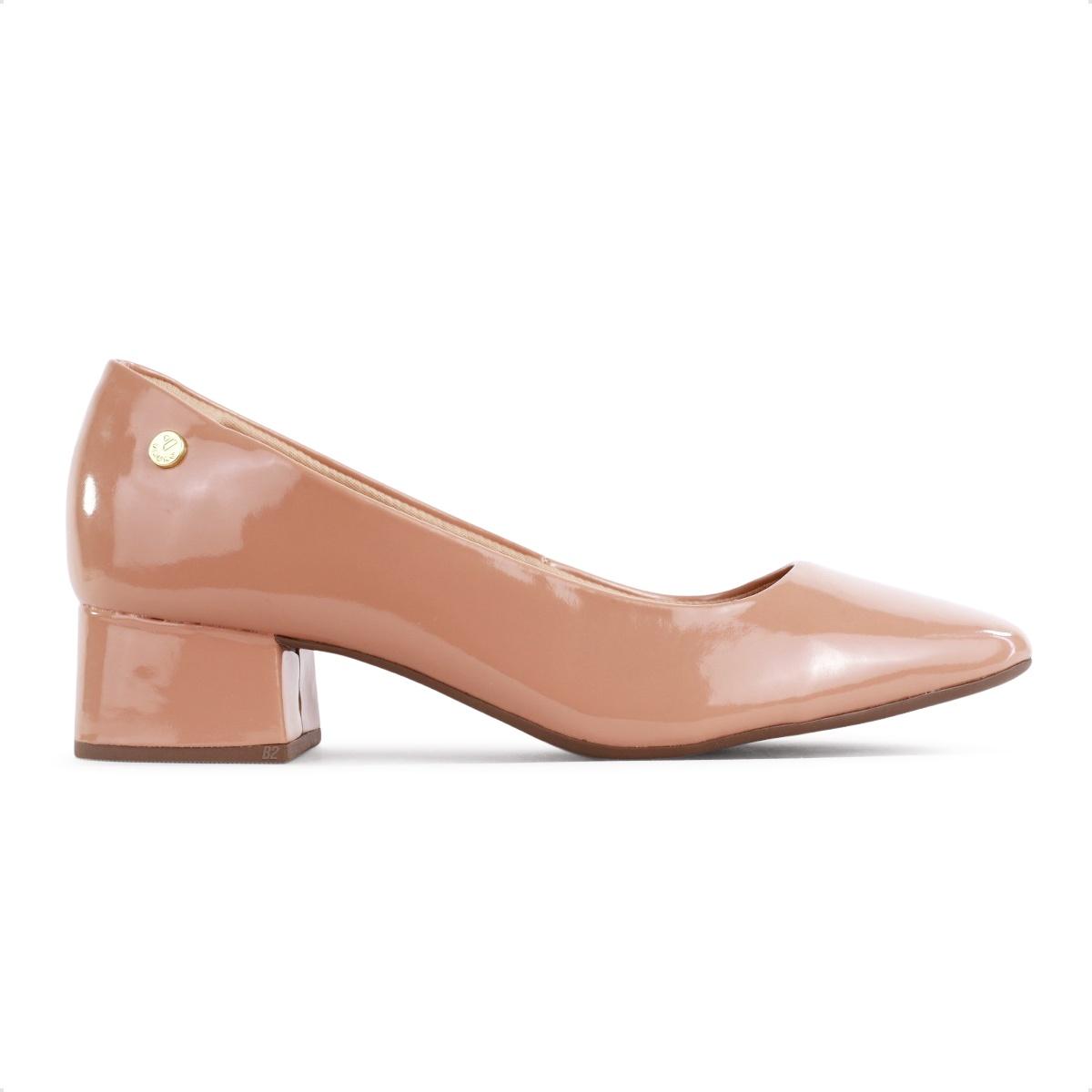 scarpin nude bico fino salto bloco