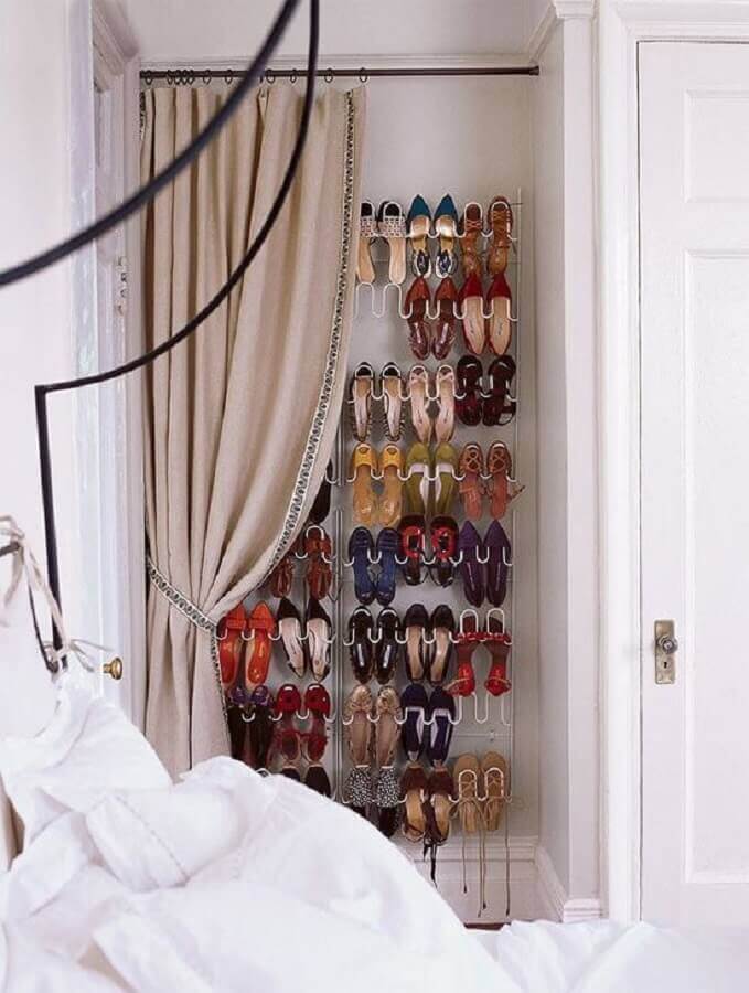 como organizar sapatos em guarda roupa pequeno casal