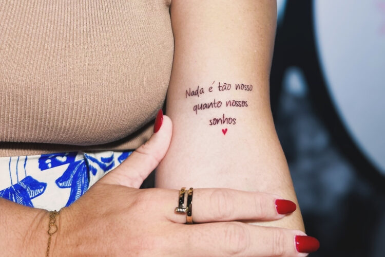 sonhar com tatuagem no braço significado