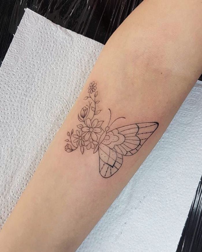 tatuagem borboleta pequena