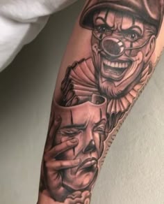 tatuagem de máscara triste e feliz