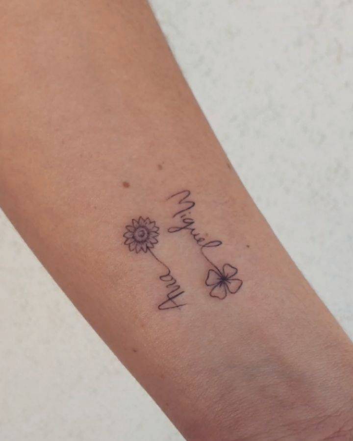 tatuagem com nome de filho no pé