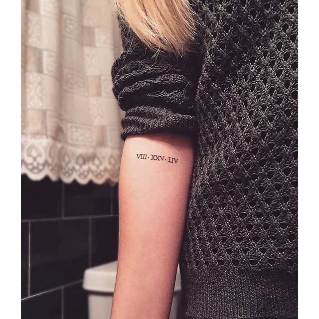 tatuagem data nascimento pequena