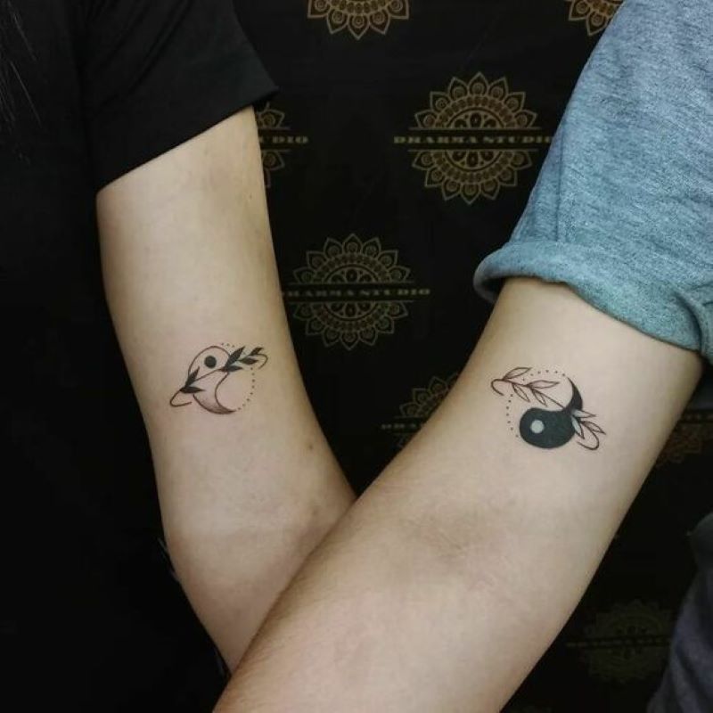 tatuagem de casal minimalista