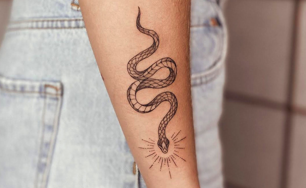 tatuagem de cobra no braço