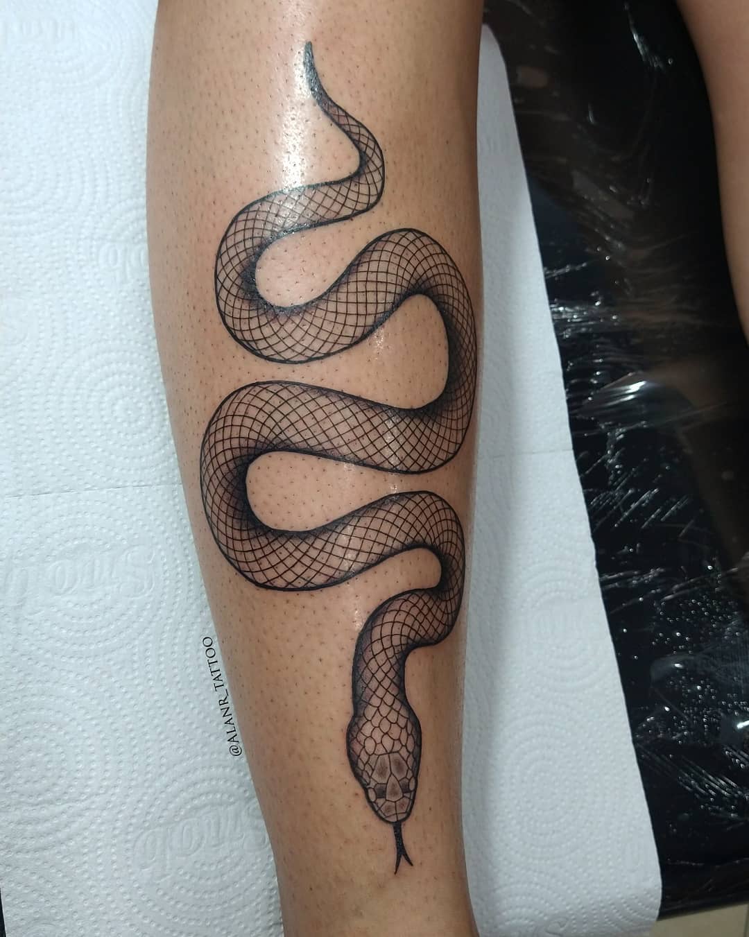 tatuagem de cobra geométrica