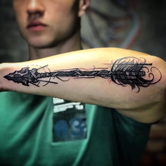 tatuagem flecha geométrica