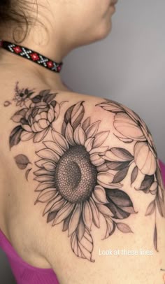 tatuagem de flor amarela
