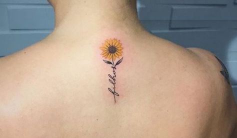 tatuagem de flor amarela