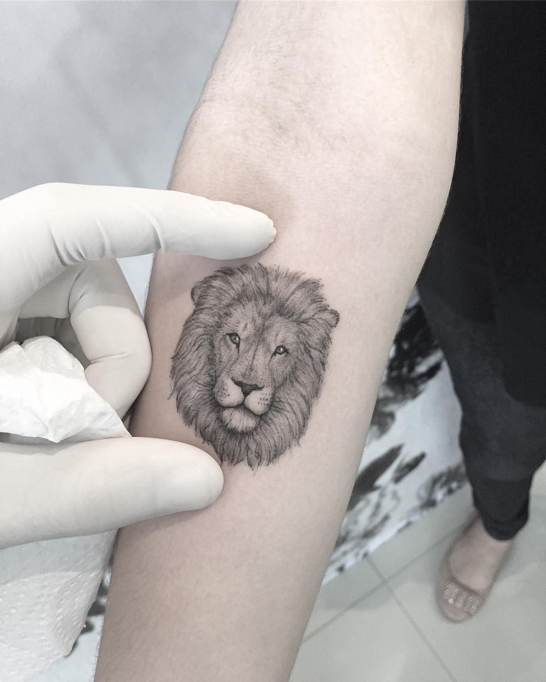tatuagem leoa feminina braço