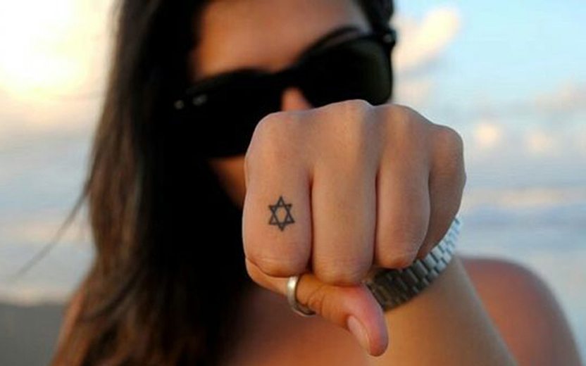 tatuagem estrela de Davi dedo contorno