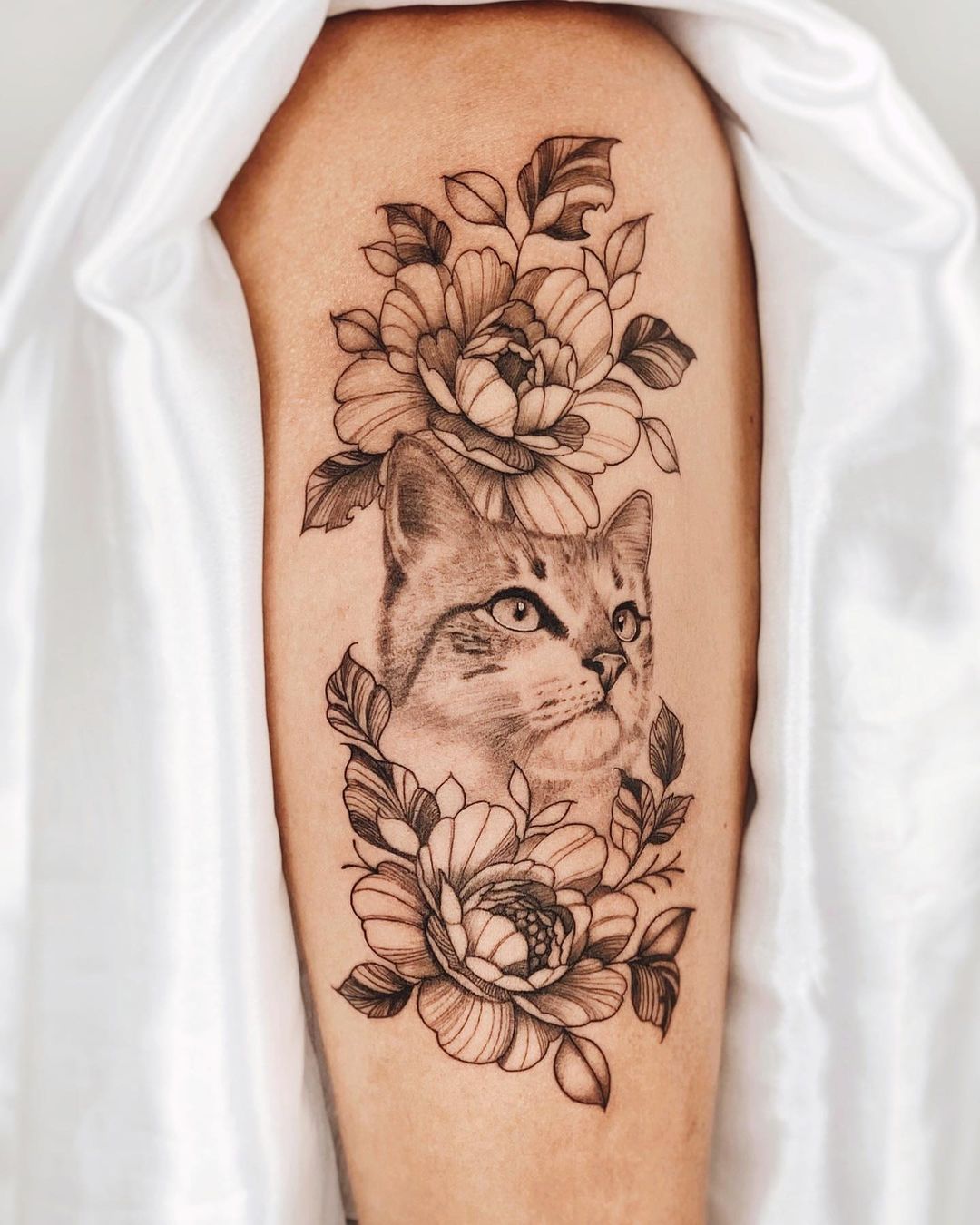 tatuagem feminina flores