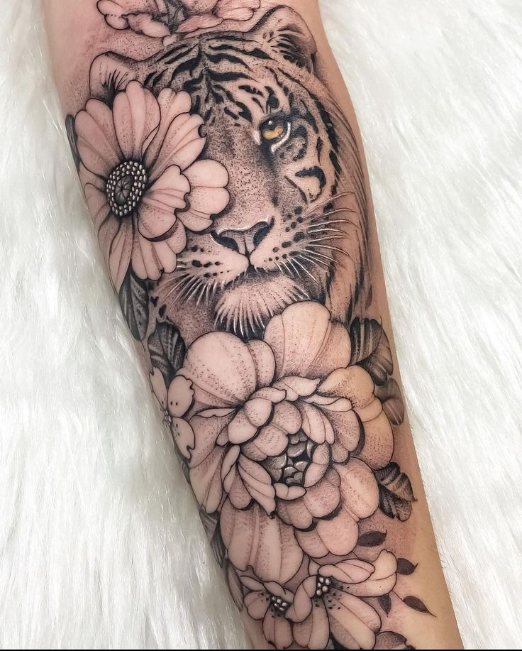 tatuagem feminina fênix