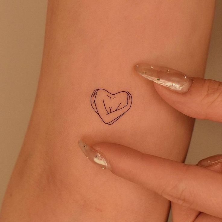 Tatuagem pequena feminina