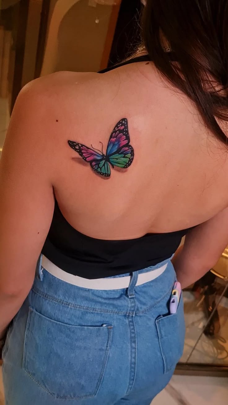 desenho de borboleta e flor