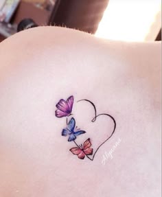 tattoo de flor e borboleta