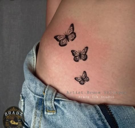 tattoo de flor e borboleta