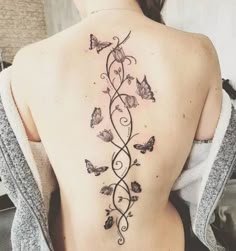 desenho de borboleta e flor