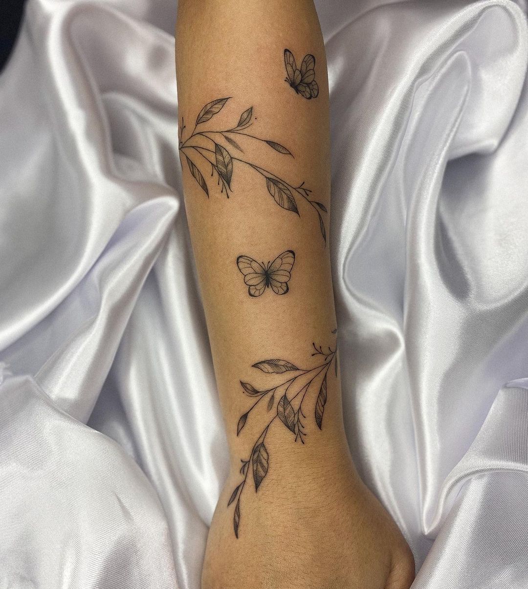 tatuagem feminina braço com animais significado