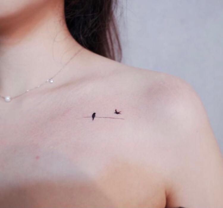 tatuagem de âncora delicada pulso