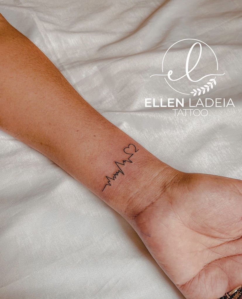 tatuagem de constelação pulso