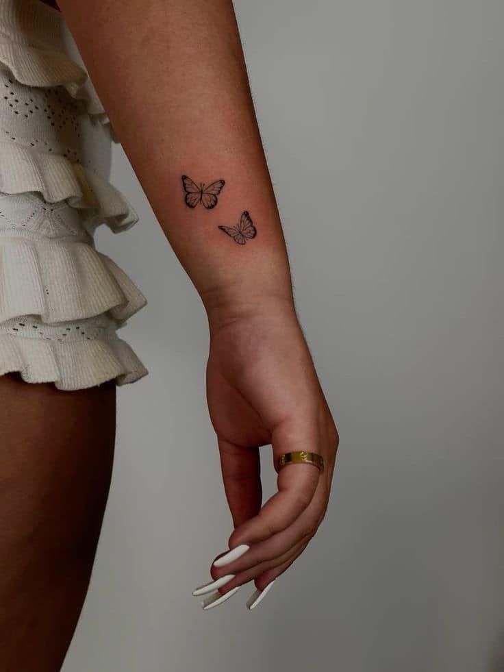 tatuagem de coração pequena pulso